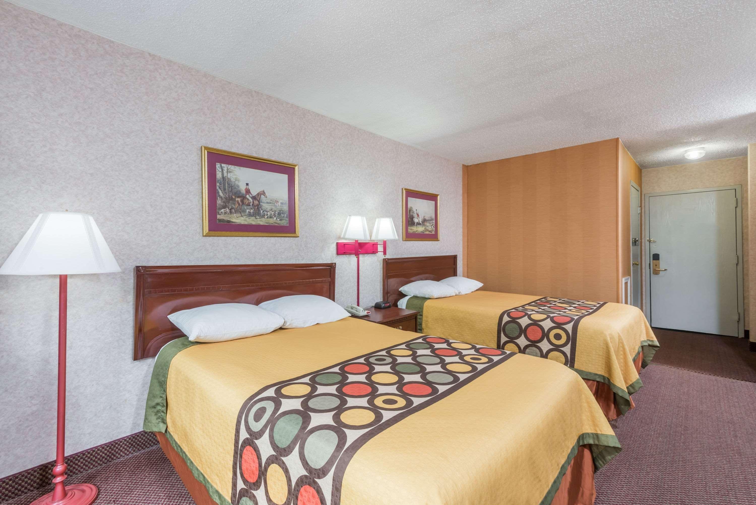 Super 8 By Wyndham Hancock Md Eksteriør billede