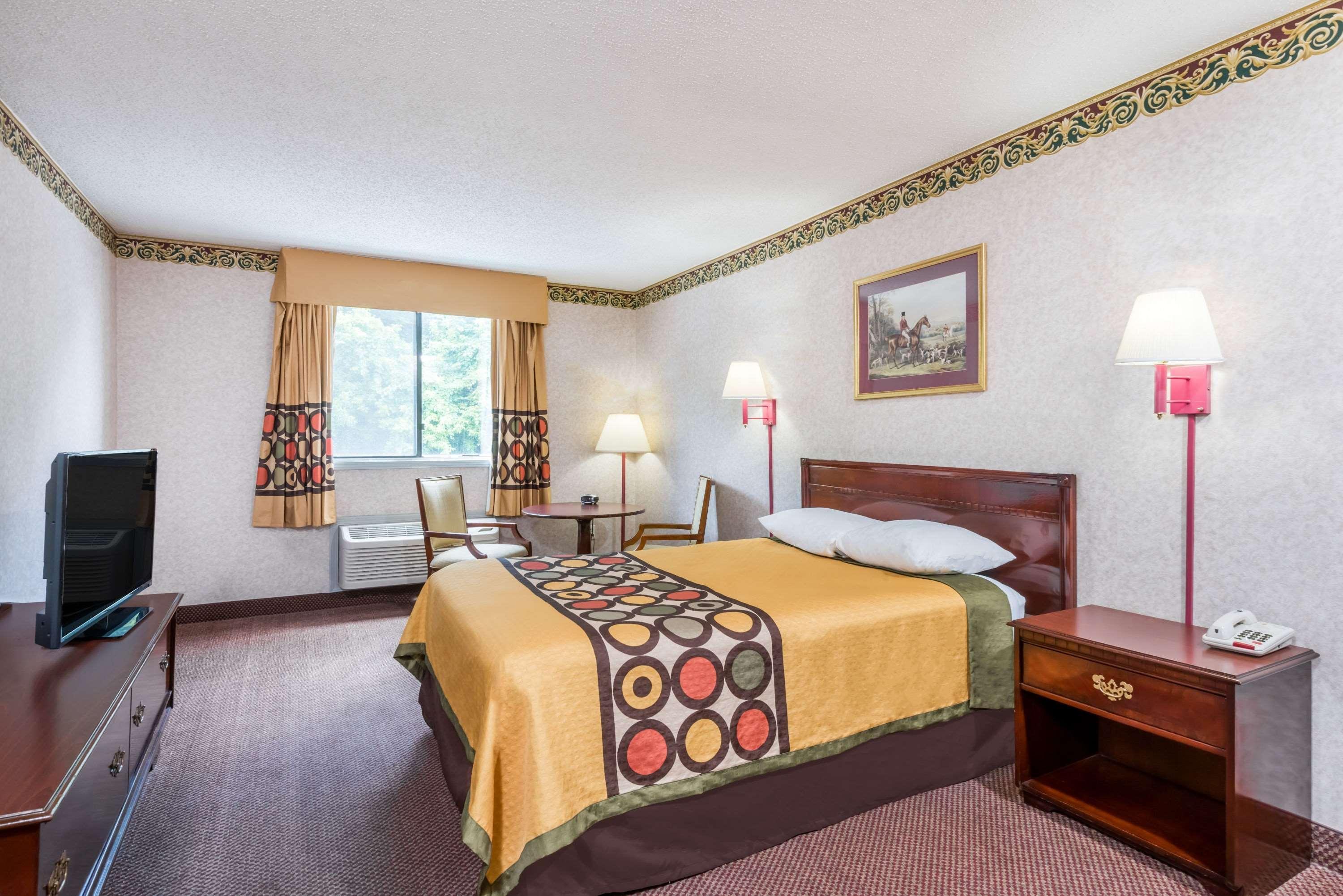Super 8 By Wyndham Hancock Md Eksteriør billede