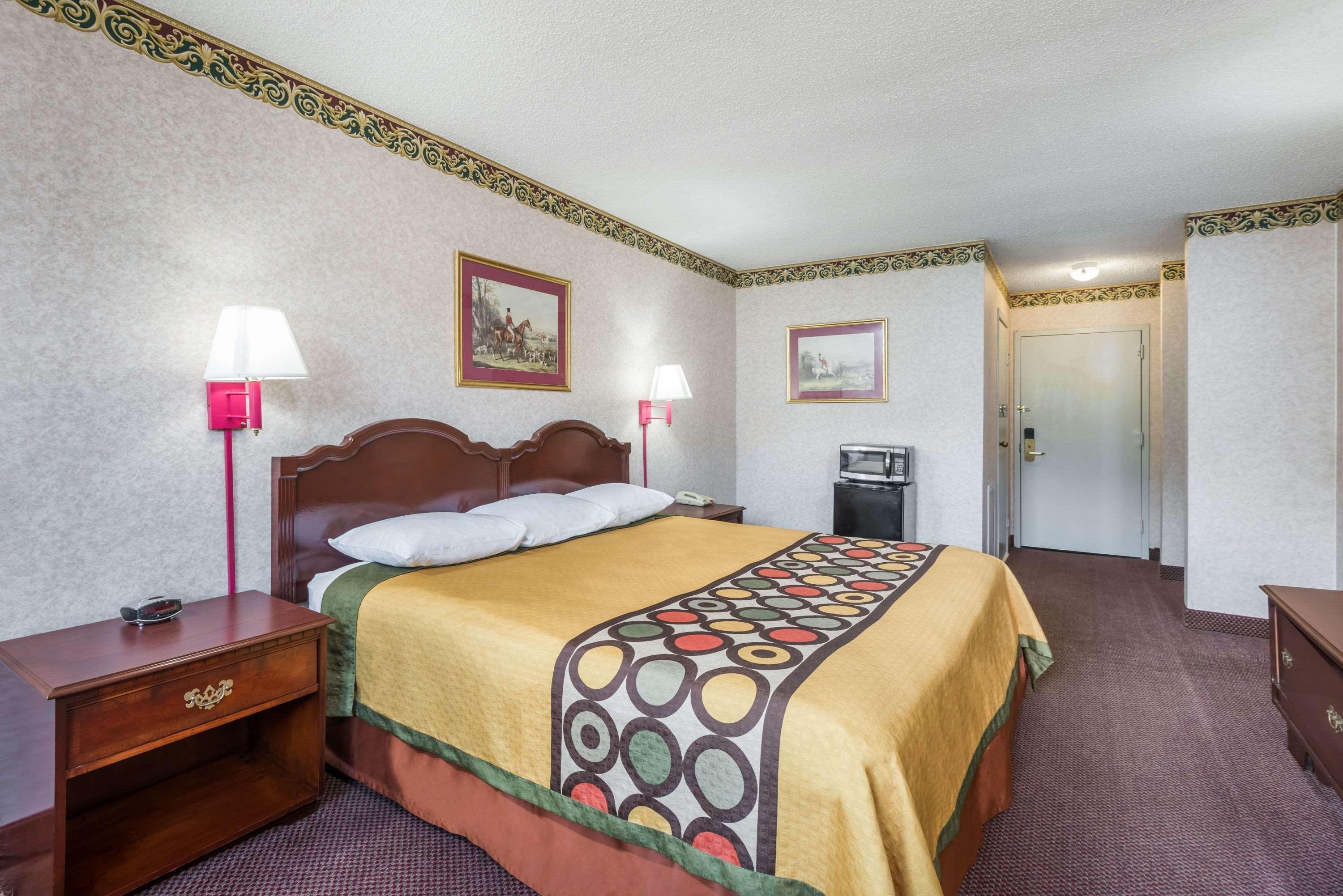 Super 8 By Wyndham Hancock Md Eksteriør billede
