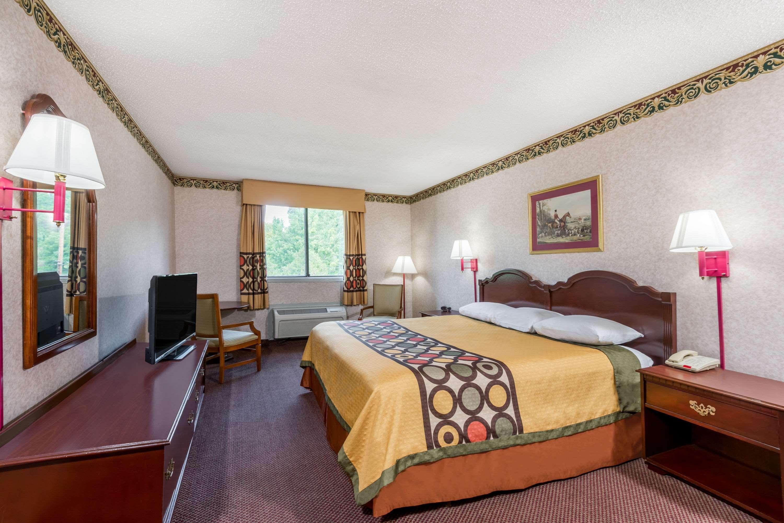 Super 8 By Wyndham Hancock Md Eksteriør billede