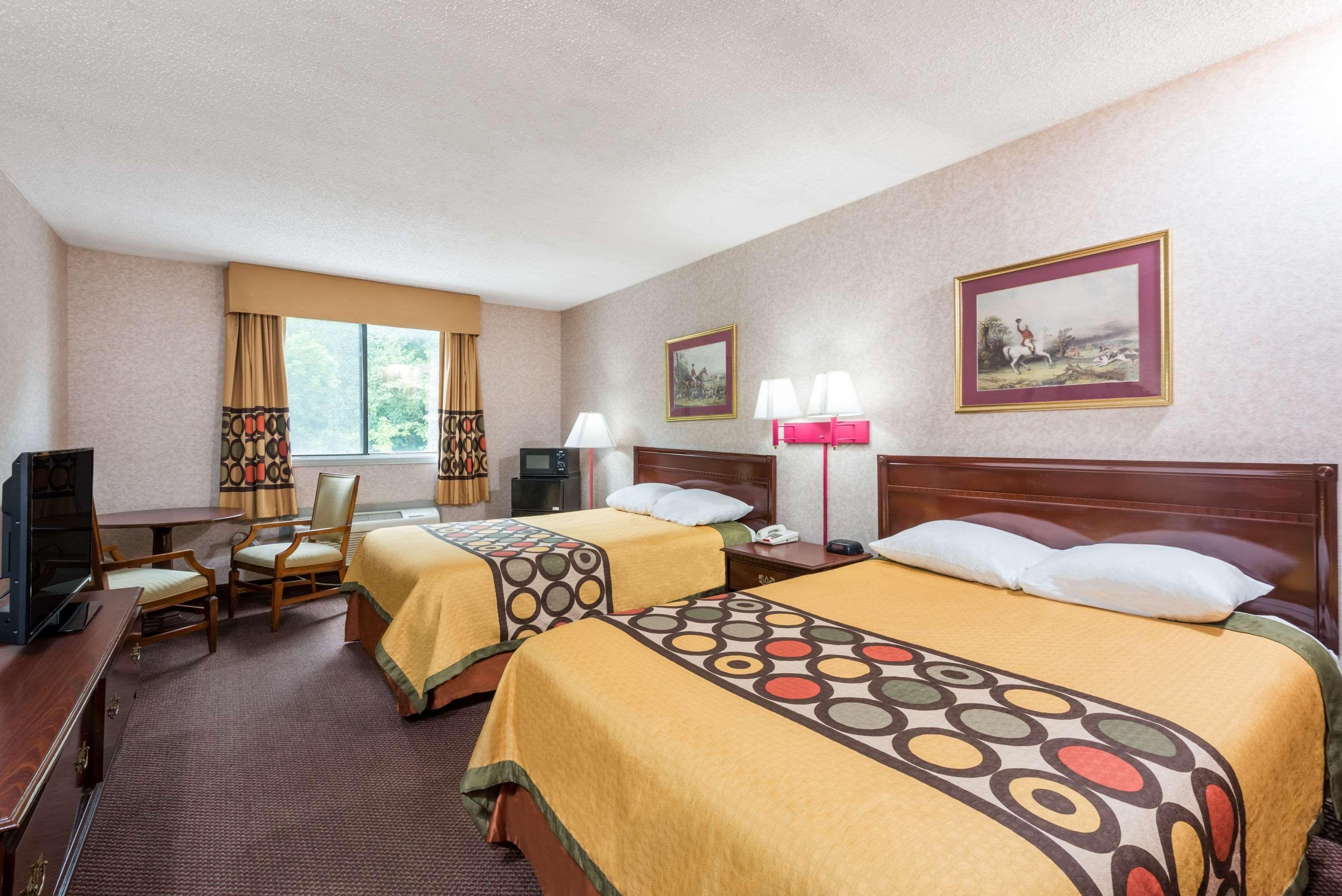 Super 8 By Wyndham Hancock Md Eksteriør billede
