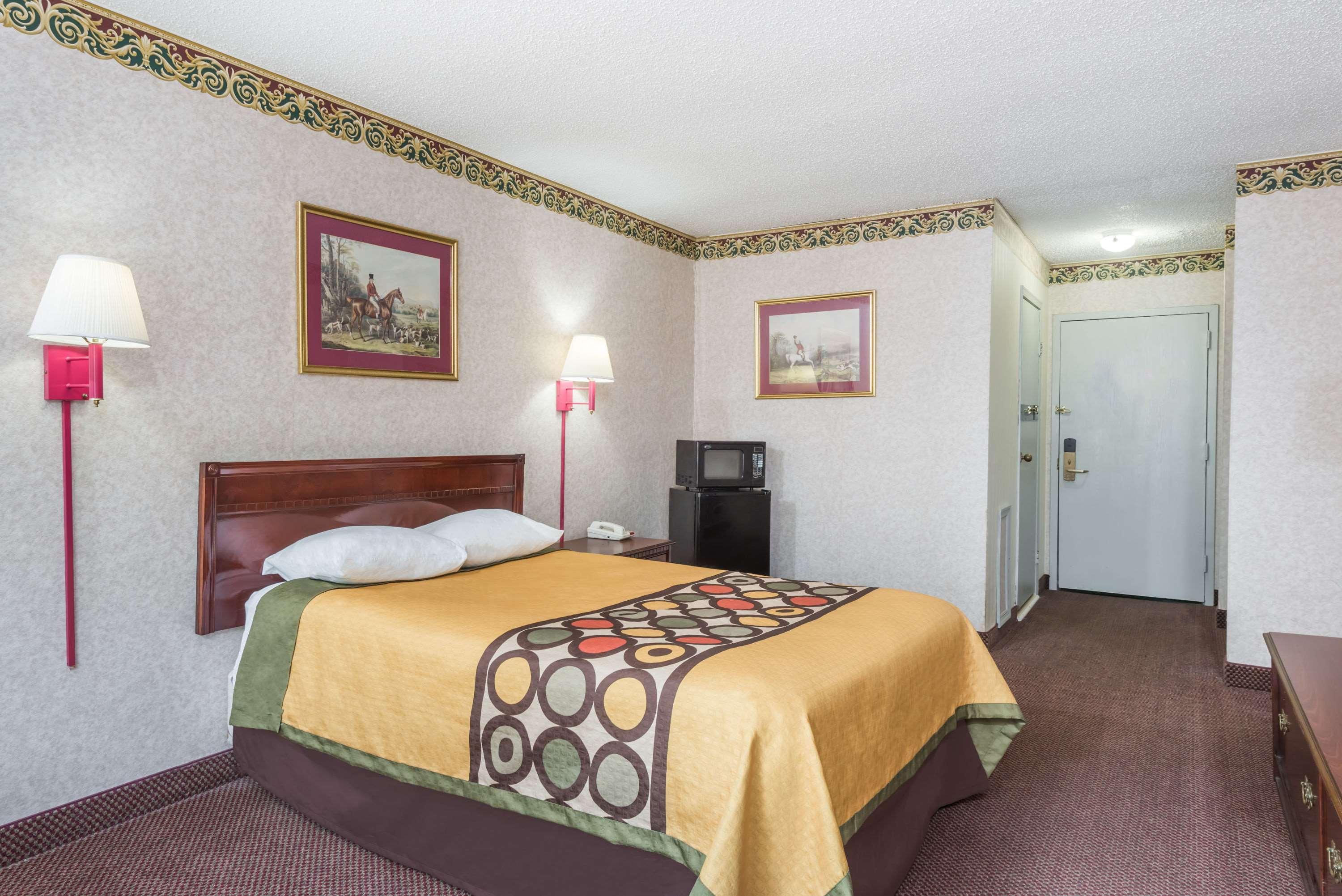 Super 8 By Wyndham Hancock Md Eksteriør billede